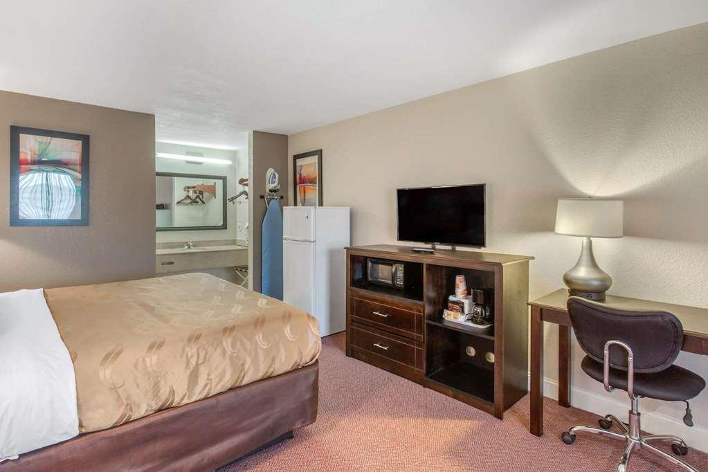 Quality Inn & Suites Port Arthur - Nederland Room photo